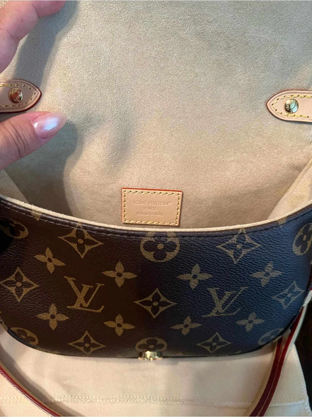 Louis Vuitton Saumur BB Bag - Picture 3 of 10